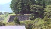 篠山城のこけむした高石垣と満々と水をたたえた広大な外堀